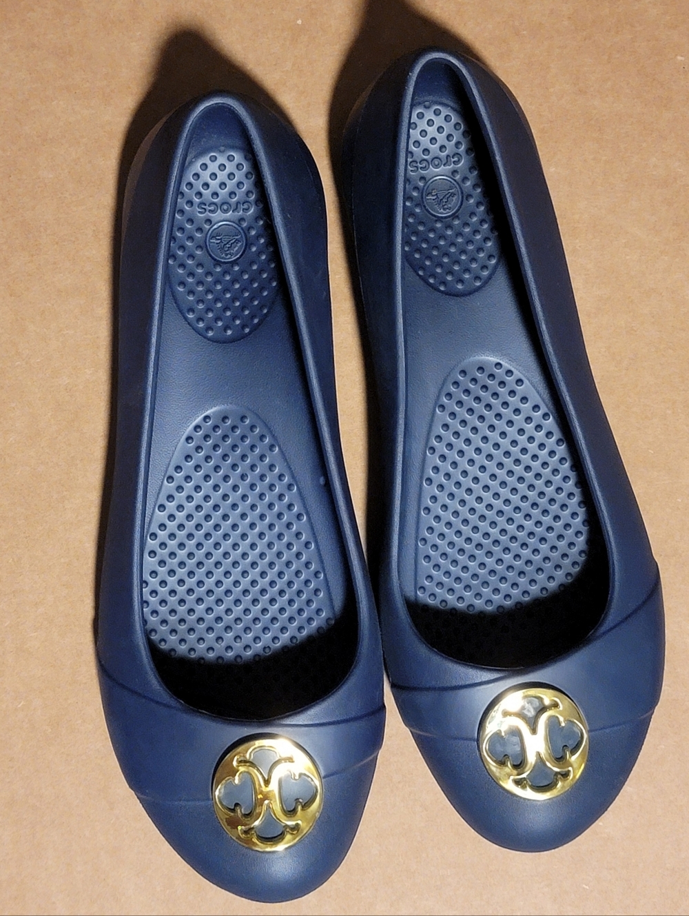 Crocs Women's Gianna Disc Ballet Flat Blue Gold 6